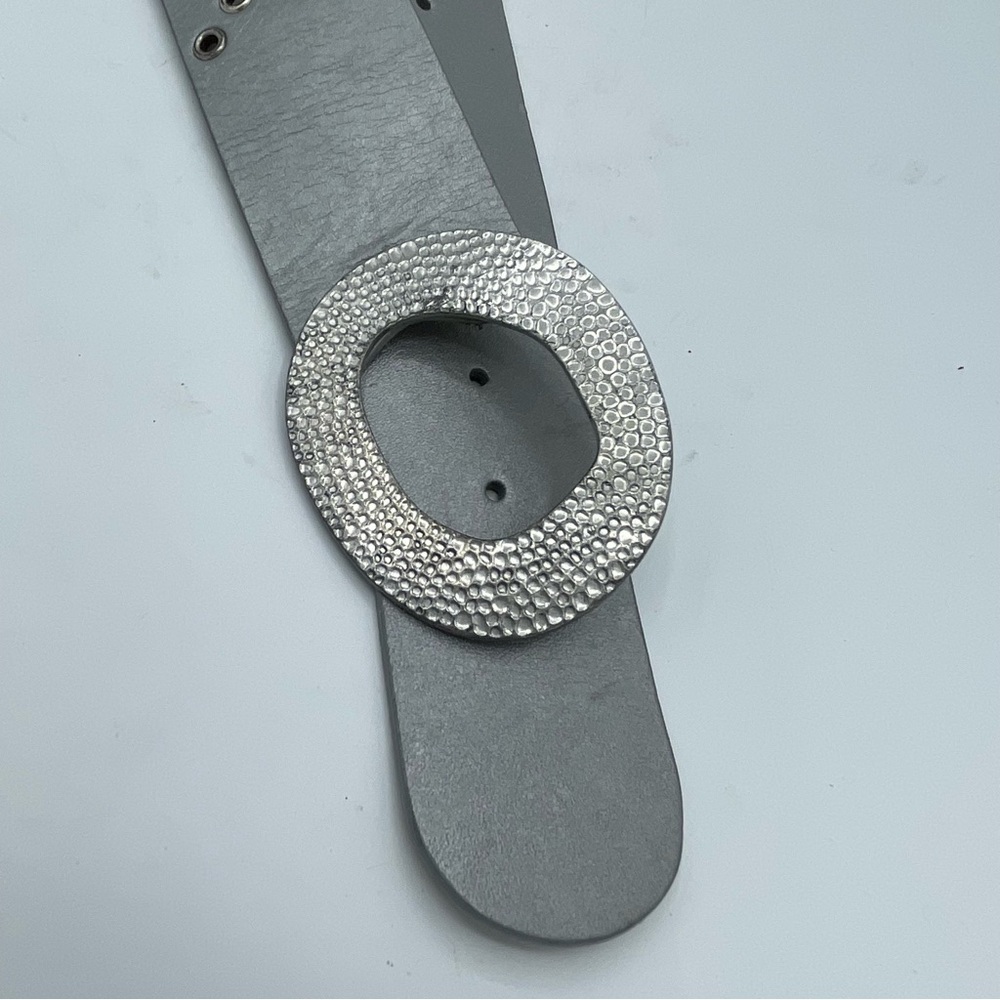 Chico’s Size small Hip Waist Belt Silver O Rings Oval Buckle Leather 2” width - Picture 4 of 7